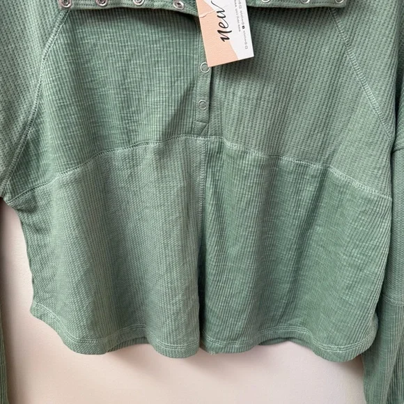 Boutique NWT Sage Green Long Sleeve - Picture 6 of 9